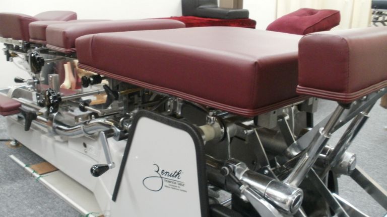 トムソンテクニック・トムソンベッド|鹿児島市でカイロプラクティック、整体をお探しなら「川畑治療院」へ
